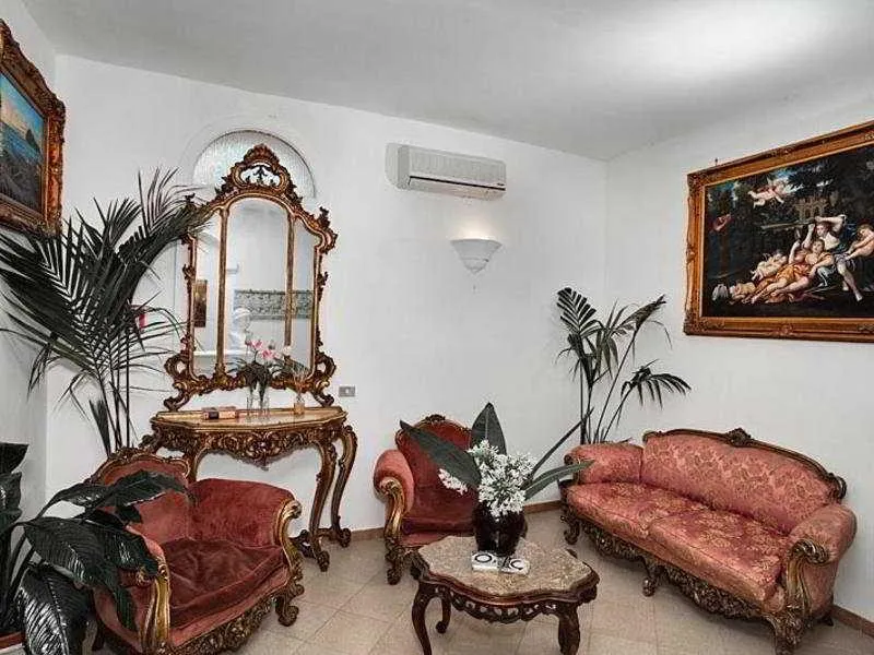 Lobby, Bussola di Hermes, Naples