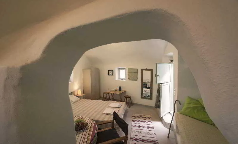 Room, Mesana Traditional Stone Houses, Santorini