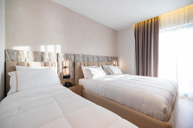 Tris3 Hotel, Kavaje