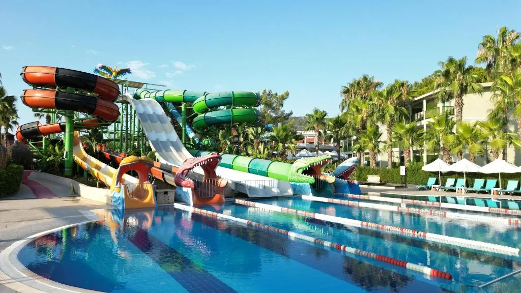 Pool, Crystal Flora Pearl Collection, Antalya