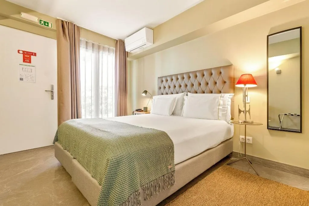 Room, Jardim Da Lapa By Shiadu, Lisbon