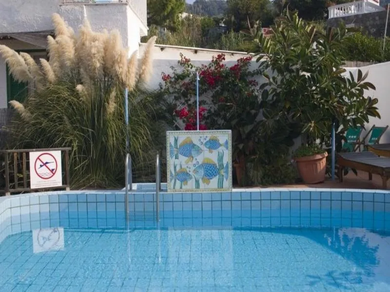 Pool, Cesotta, Naples