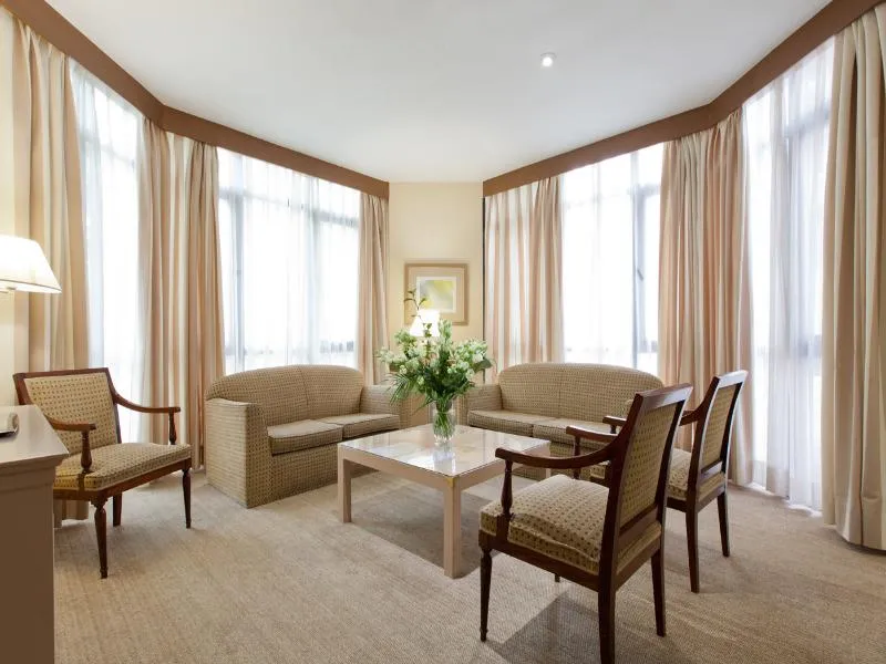 SUITE CAPACITY 4 Room, Espahotel Plaza Basilica, Madrid