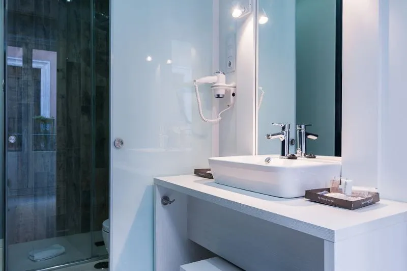 SINGLE STANDARD Room, B&B Hotel Madrid Centro Fuencarral 52, Madrid