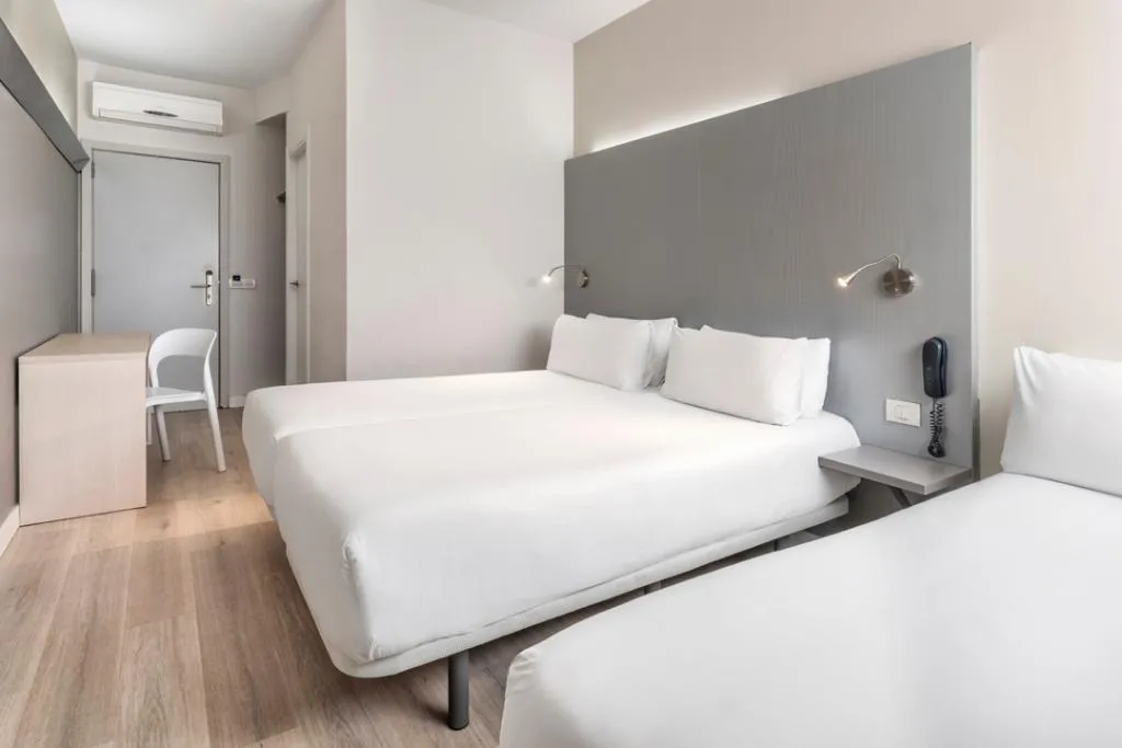 TRIPLE STANDARD Room, B&B HOTEL Barcelona Mollet, Barcelona
