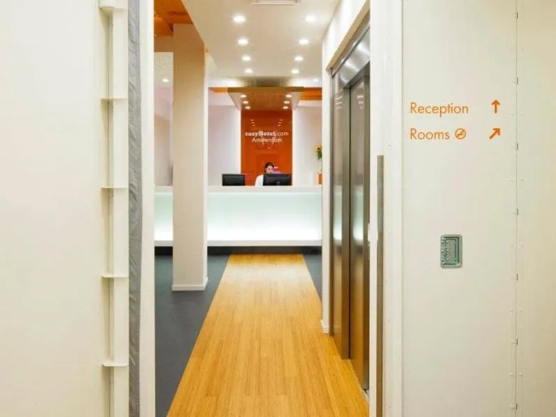 Lobby, easyHotel Amsterdam City Centre South, Amsterdam