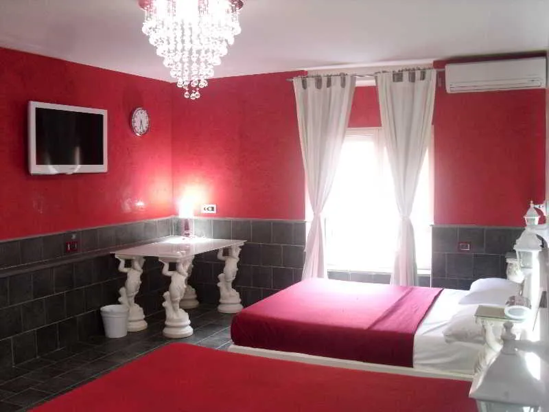 Room, Covo Degli Angioini, Naples