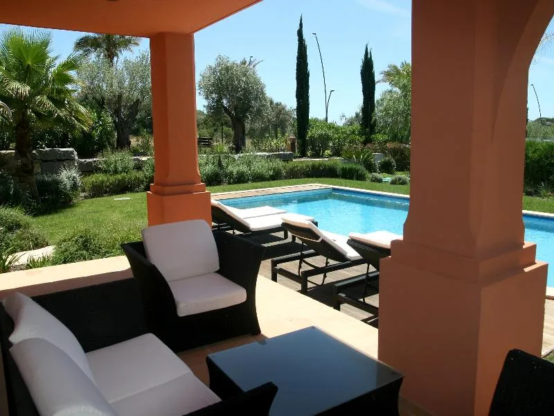 VILLA FOUR BEDROOMS Room, Amendoeira Golf Resort, Algarve