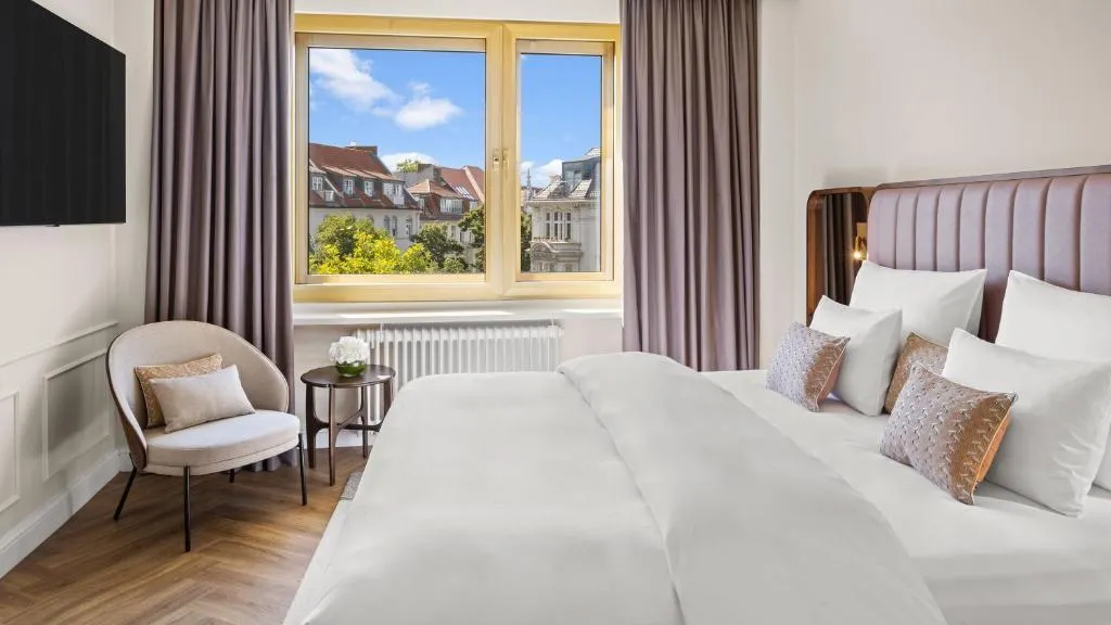 SUITE Accessible KING SIZE BED Room, Vignette Collection Bristol Berlin, Berlin
