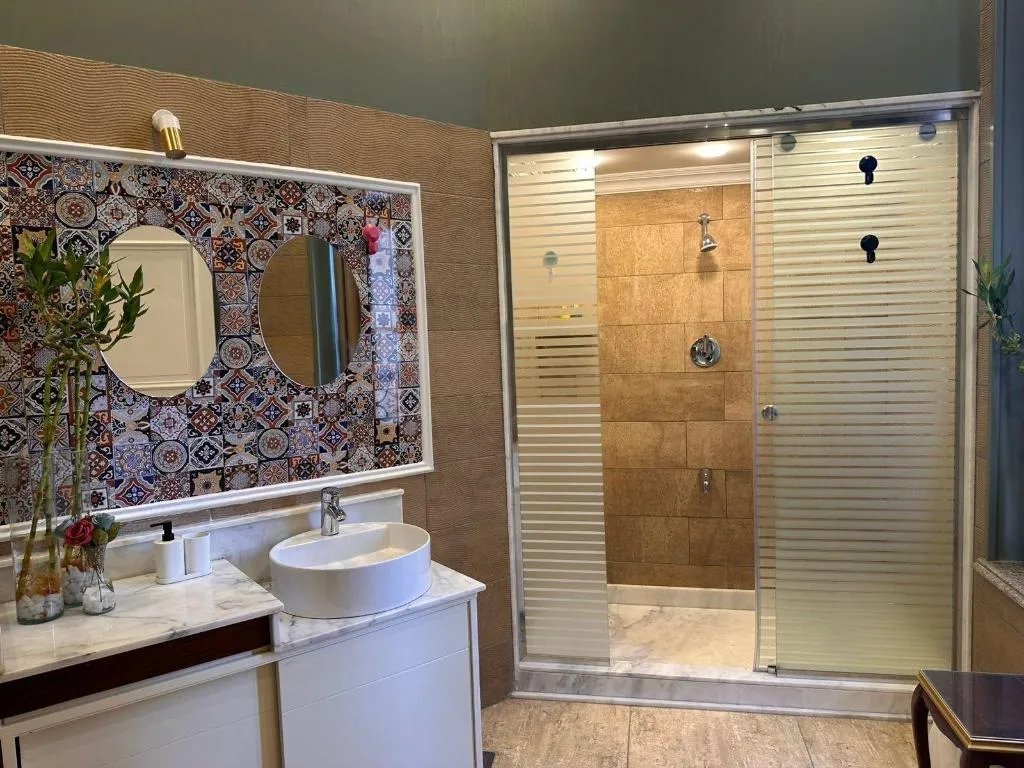 Room, Ga Plus, Cairo