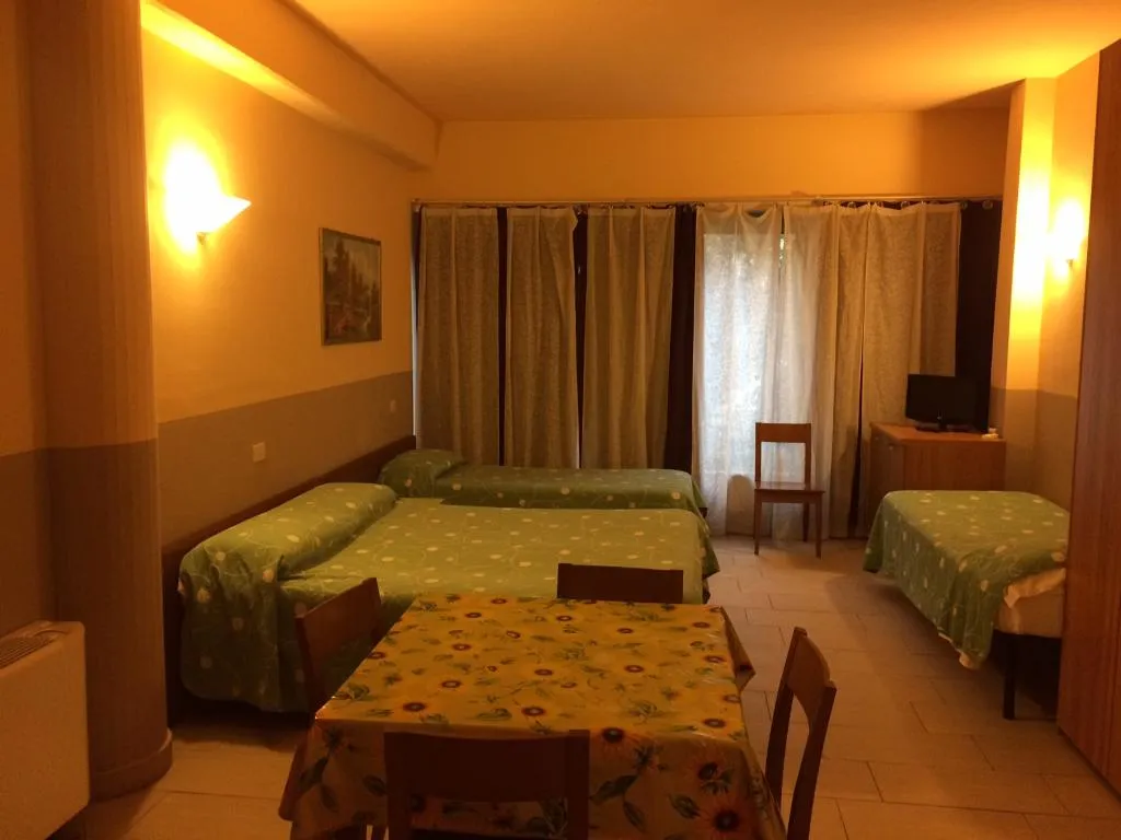 STUDIO CAPACITY 4 Room, Gemini City Centre Studios, Florence