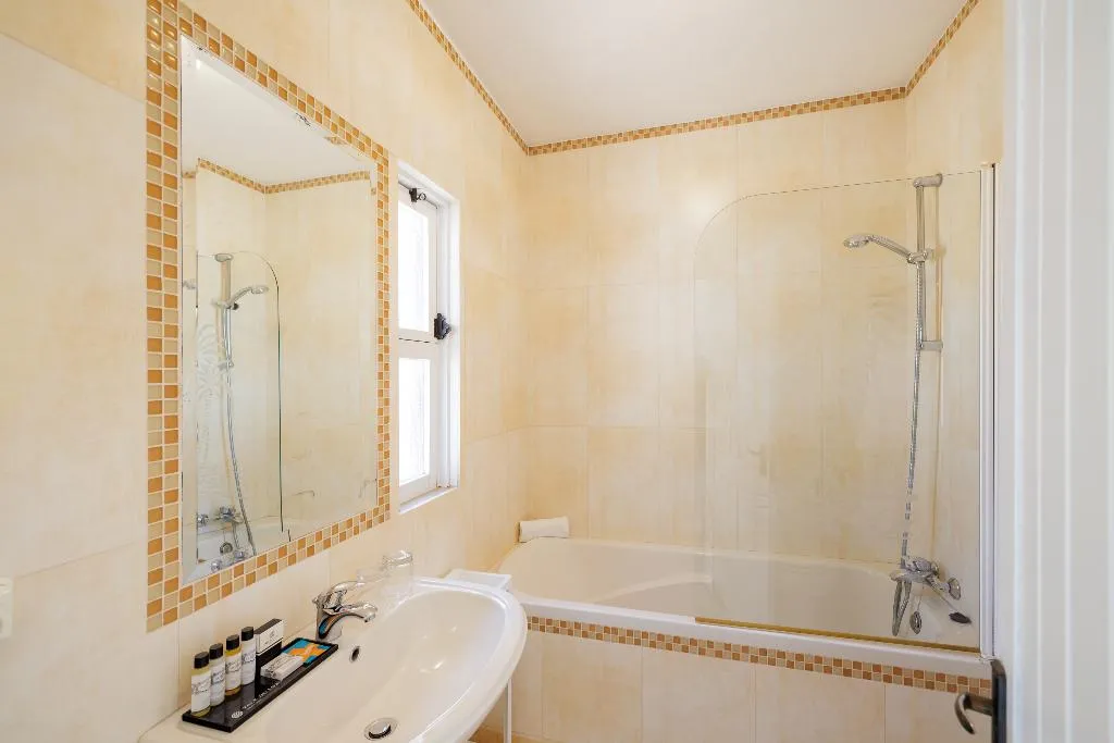 TOWNHOME THREE BEDROOMS TWO BATHROOMS Room, Vale Do Lobo Resort, Algarve
