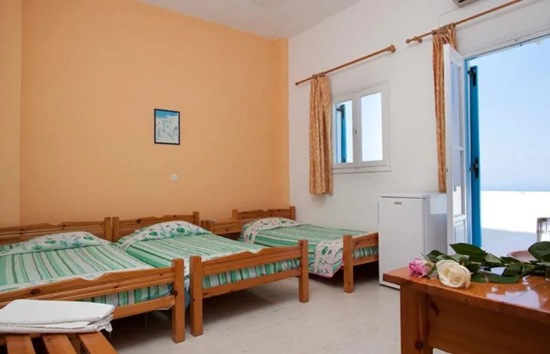 TRIPLE ONE BED Room, villa pelekanos santo, Santorini