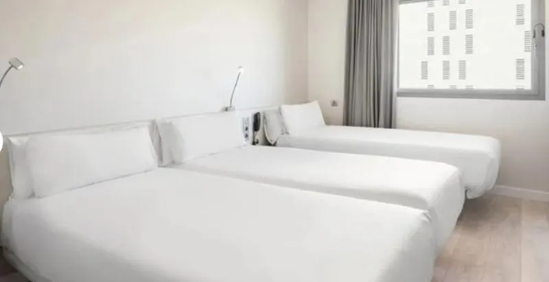 TRIPLE STANDARD Room, B&B Hotel Barcelona Viladecans, Barcelona
