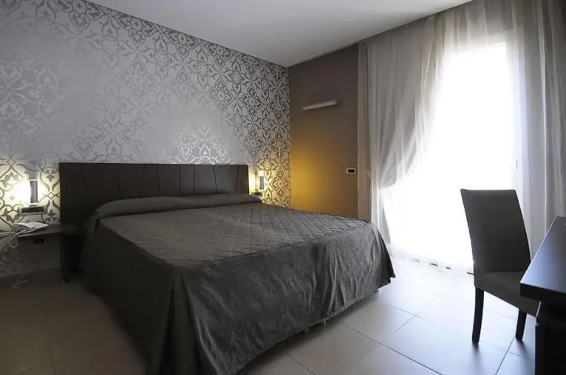 DOUBLE BASIC Room, Sunrise Hotel, Naples