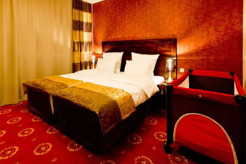Room, Columbus, Krakow