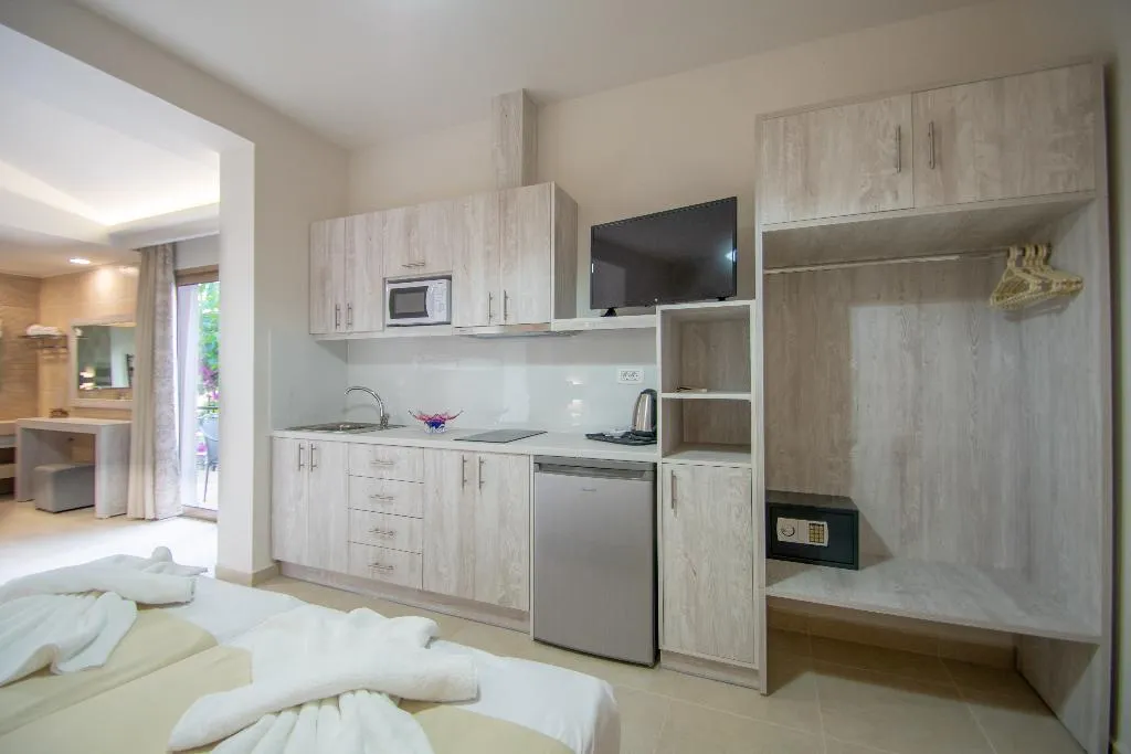 JUNIOR SUITE STANDARD Room, Paradise Apartments, Zante
