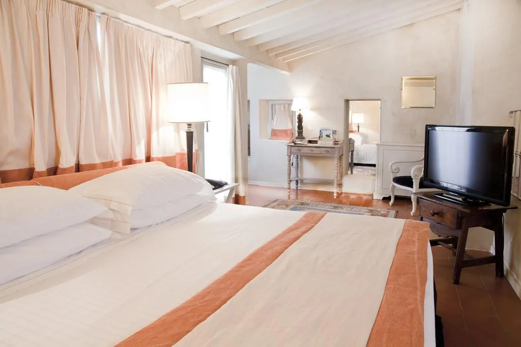 JUNIOR SUITE CLASSIC Room, The J & J Historic House Hotel, Florence