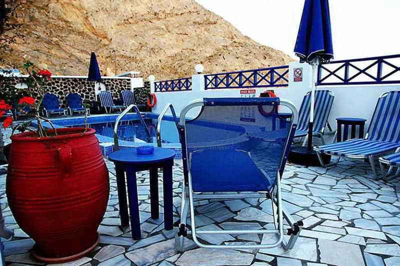 Pool, Mark-Joanna, Santorini