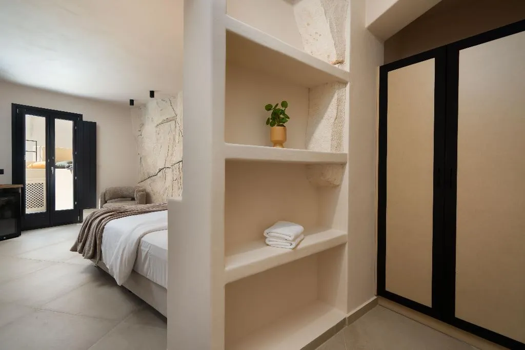 STUDIO WITH BALCONY WITH VIEWS Room, White Orchid Boutique Apartments, Santorini