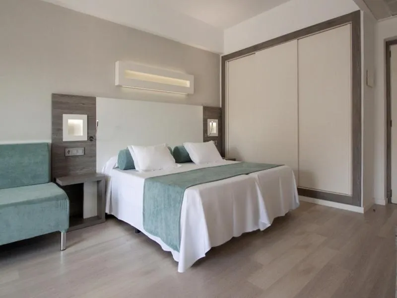 Room, FERGUS Bermudas, Majorca
