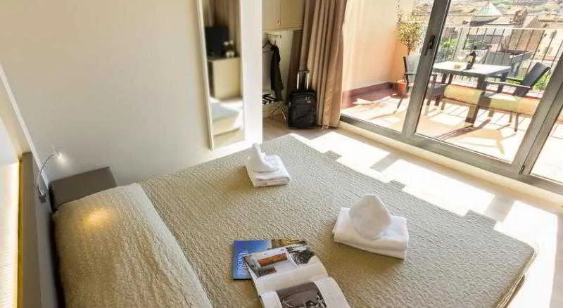 Room, Plus Florence, Florence