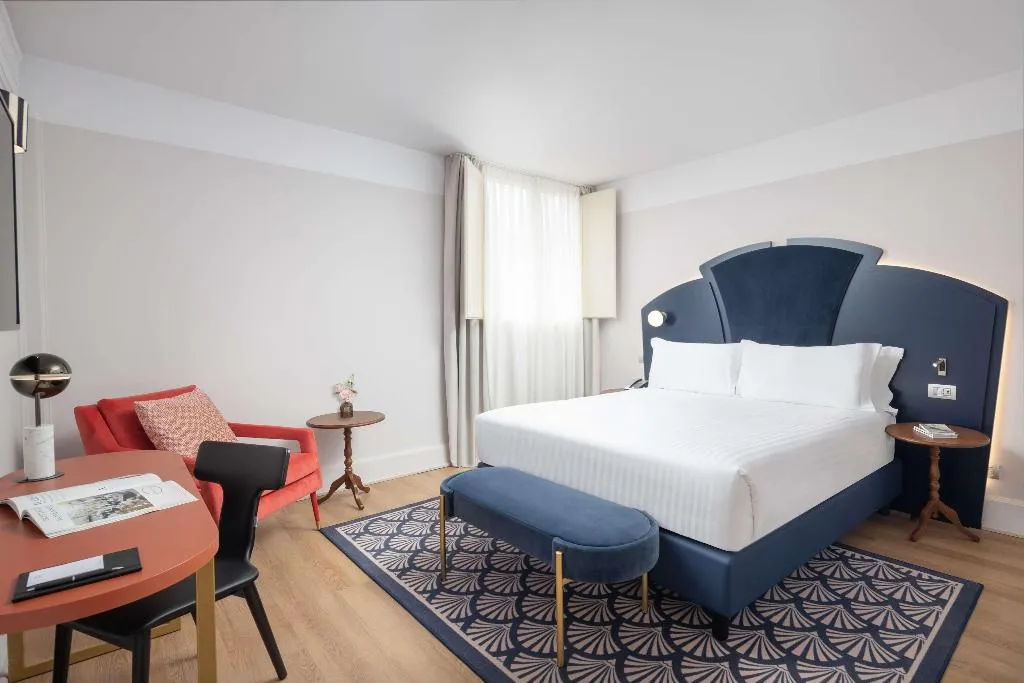 Room, Anglo American Hotel Florence, Curio Collection, Florence