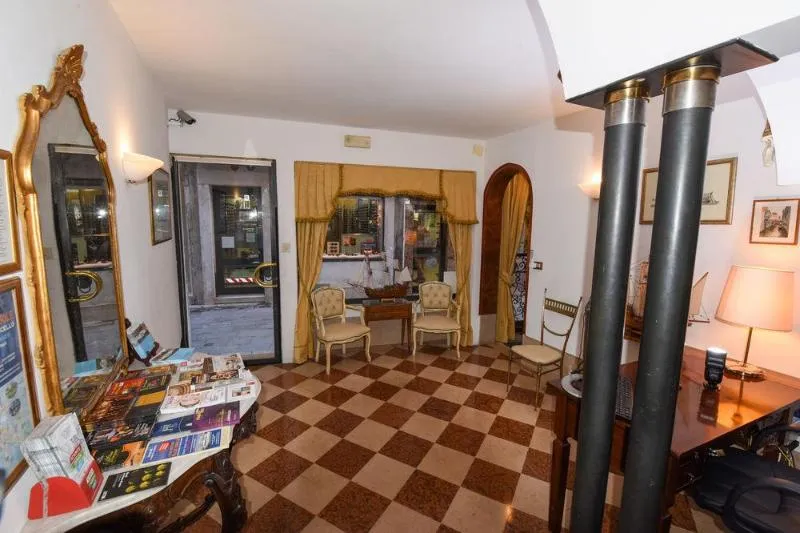 General view, Hotel Casa Peron, Venice