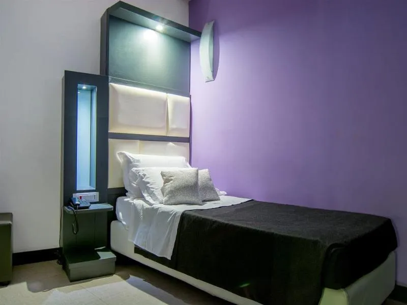SINGLE STANDARD Room, Golden Hotel srl, Naples