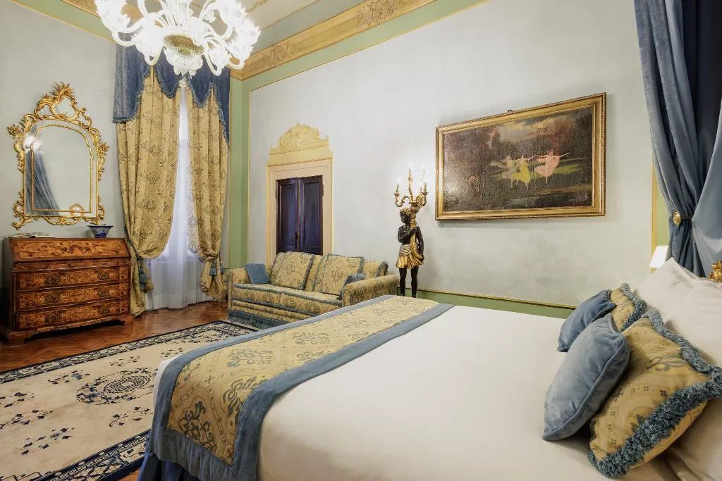 JUNIOR SUITE CANAL VIEW Room, Palazzo Paruta, Venice