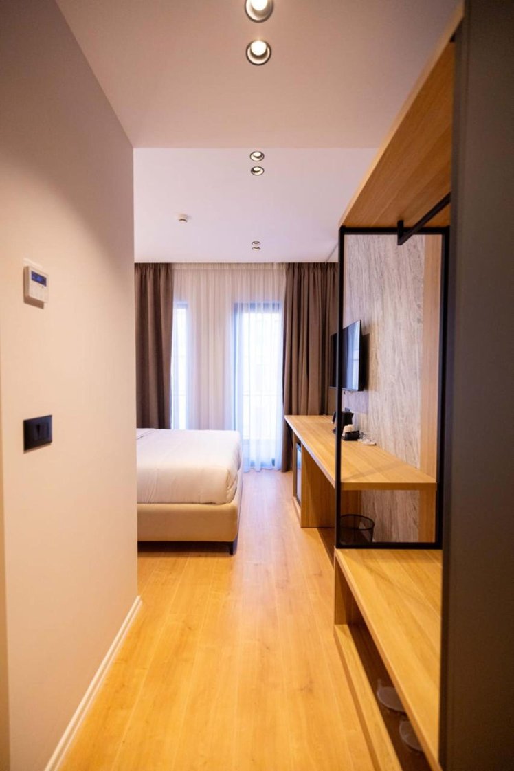 Tris3 Hotel, Kavaje