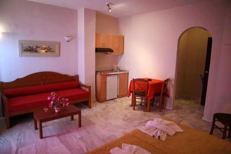 Room, Constantin, Crete