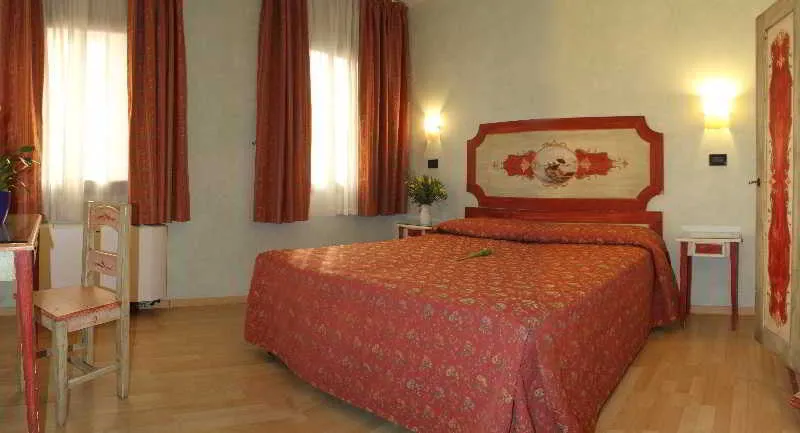 Room, Centrale, Venice