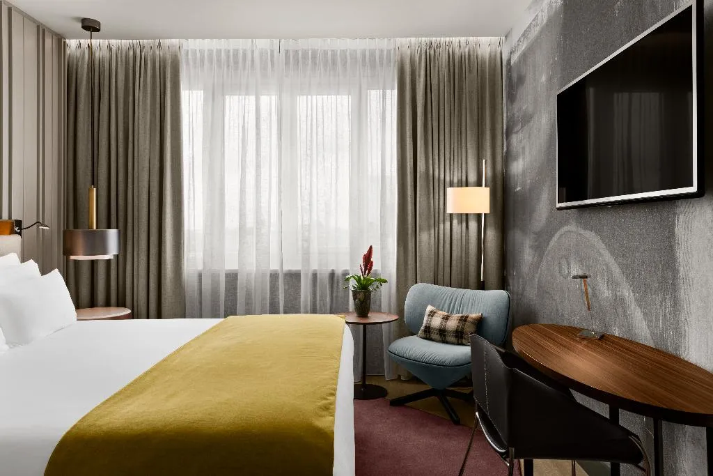 DOUBLE WITH VIEWS Room, NH Collection Amsterdam Flower Market, Amsterdam