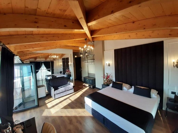 Kloest Hotel, Durres