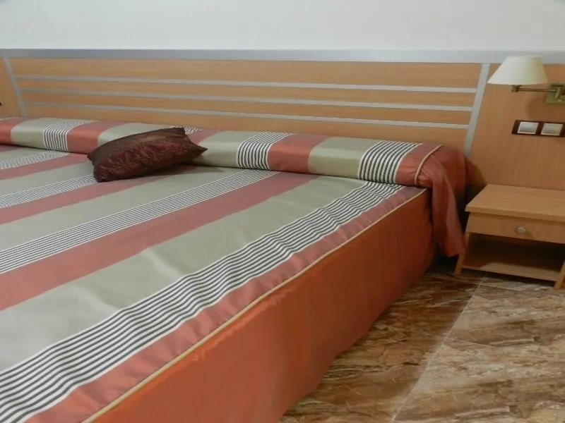 Room, La Familia, Costa Blanca