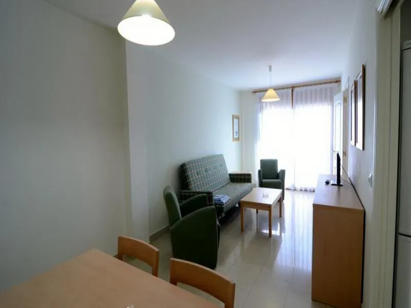 APARTMENT CAPACITY 6 TWO BEDROOMS Room, Mestral, Costa Brava
