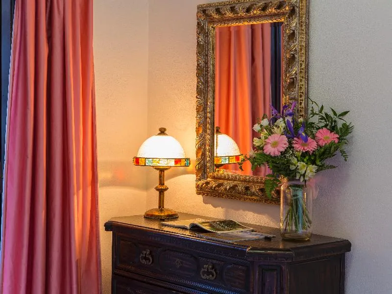 Room, Terme San Valentino, Naples