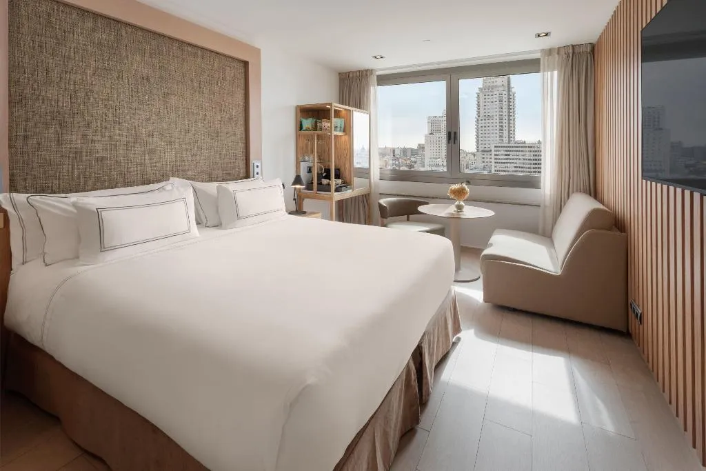 Room PREMIUM Room, Melia Madrid Princesa, Madrid