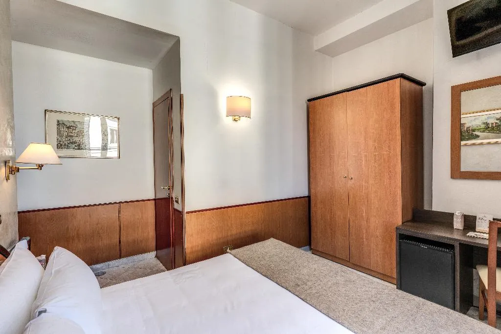 DOUBLE STANDARD Room, Sonya, Rome