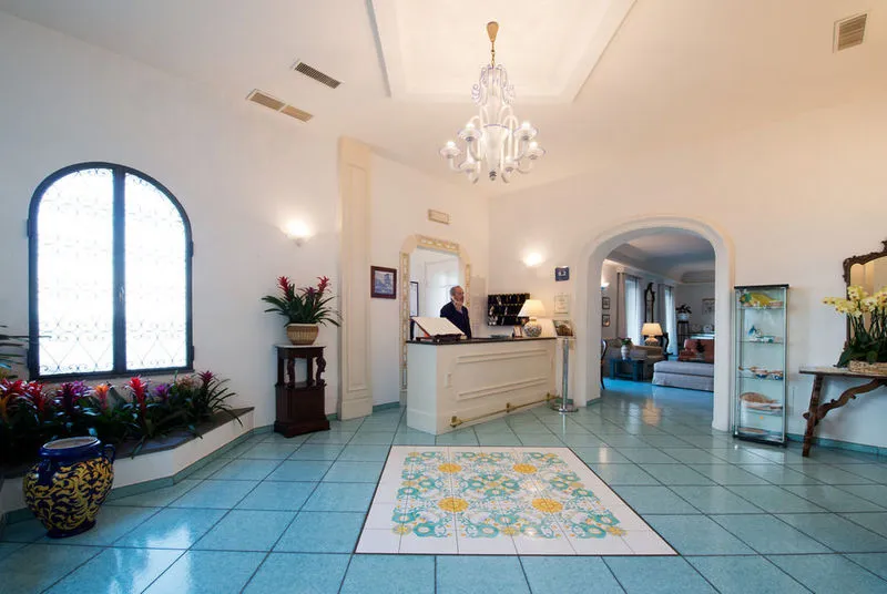 Lobby, Aurora, Naples
