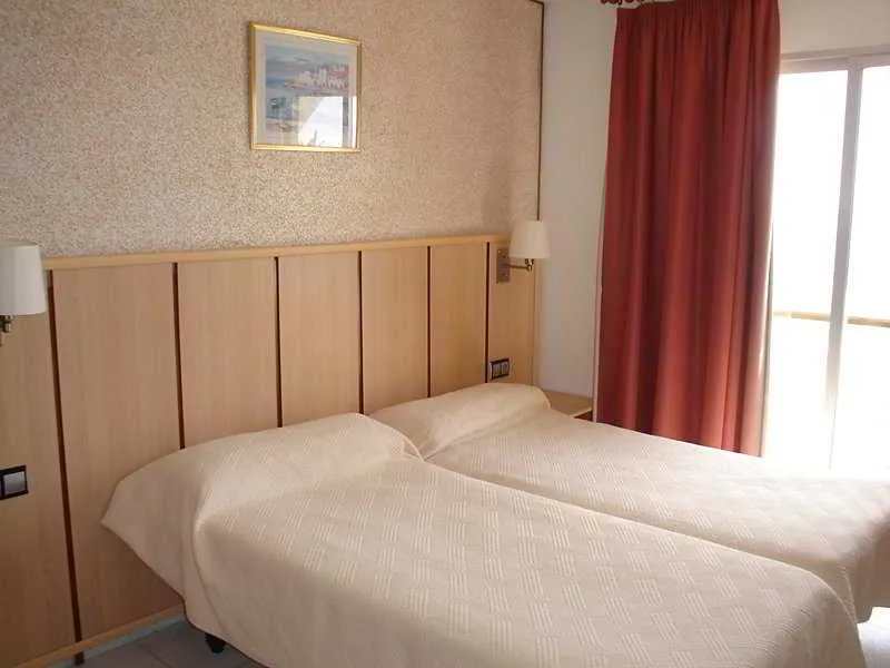 Room, Maria Cristina, Valencia