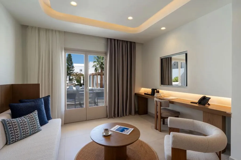 TRIPLE DELUXE Room, Aegean Plaza, Santorini