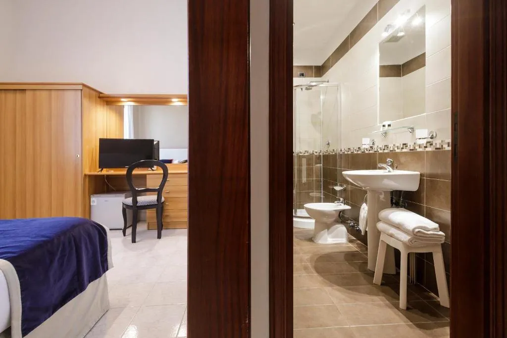 DOUBLE STANDARD Room, Santa Marta, Naples