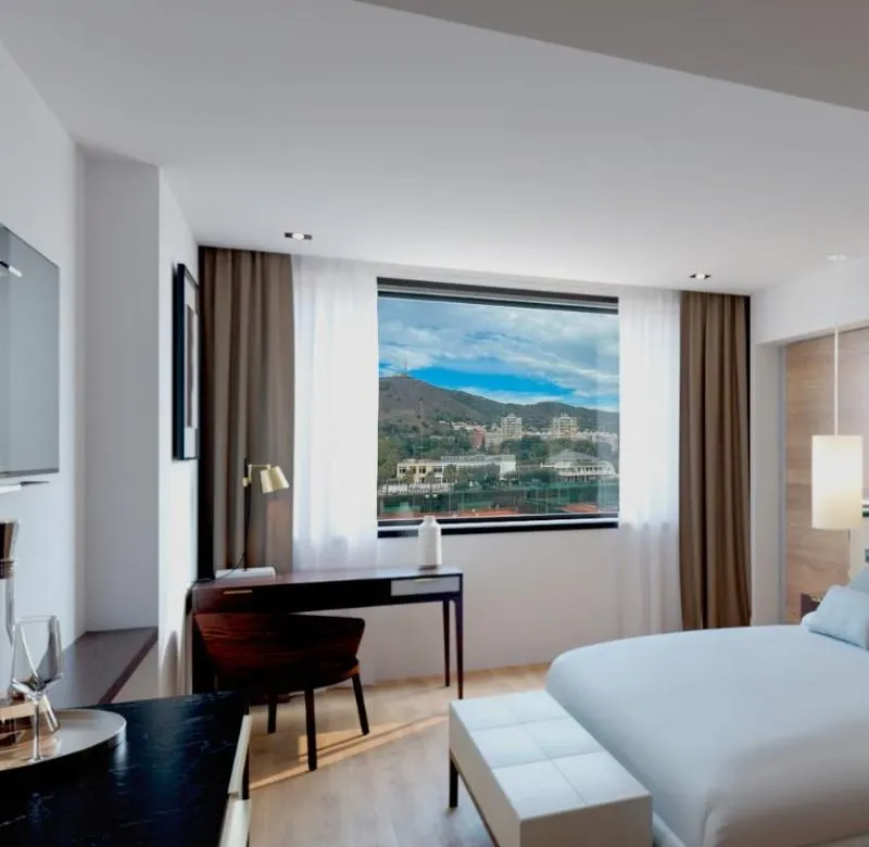 DOUBLE DELUXE Room, Torre Melina Gran Melia, Barcelona