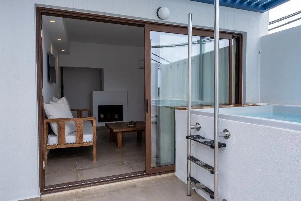 APARTMENT THREE BEDROOMS WITH PRIVATE POOL Room, Mika Villas & Suites, Crete