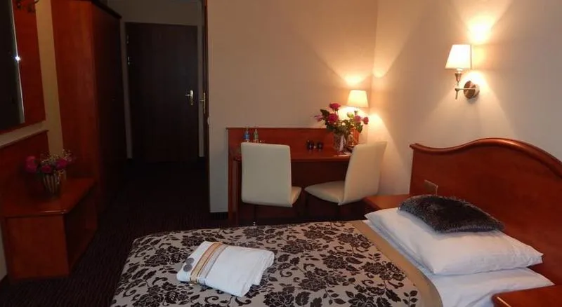 DOUBLE STANDARD Room, Krakus, Krakow