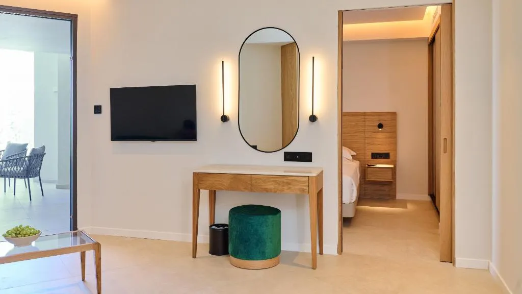 SUITE ONE BEDROOM WITH VIEWS Room, Sunrise Emerald, Cyprus