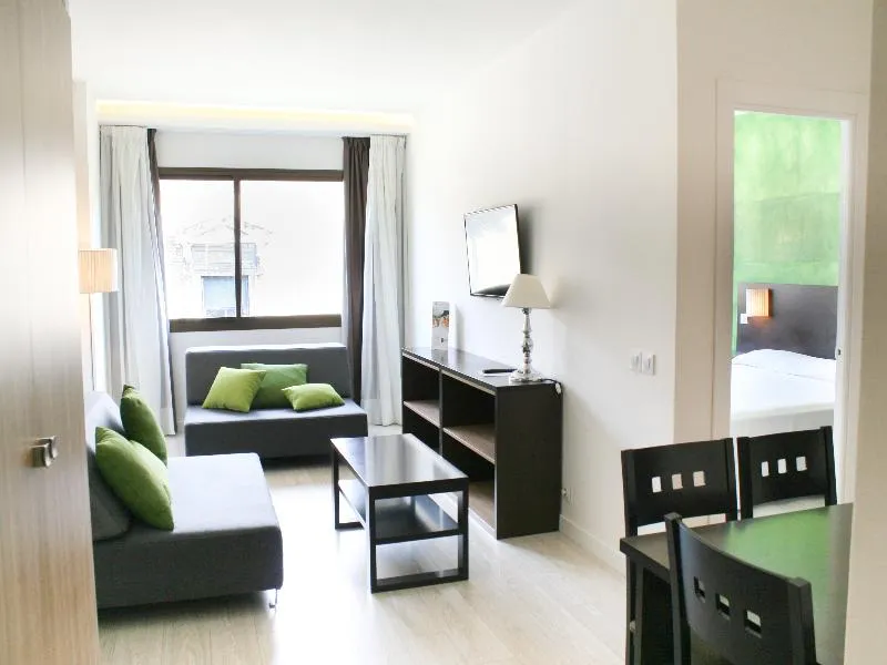 APARTMENT CAPACITY 7 Room, Apartamentos Recoletos, Madrid