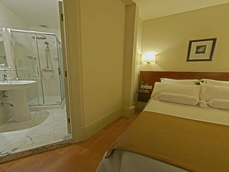 DOUBLE STANDARD Room, Aliados, Porto